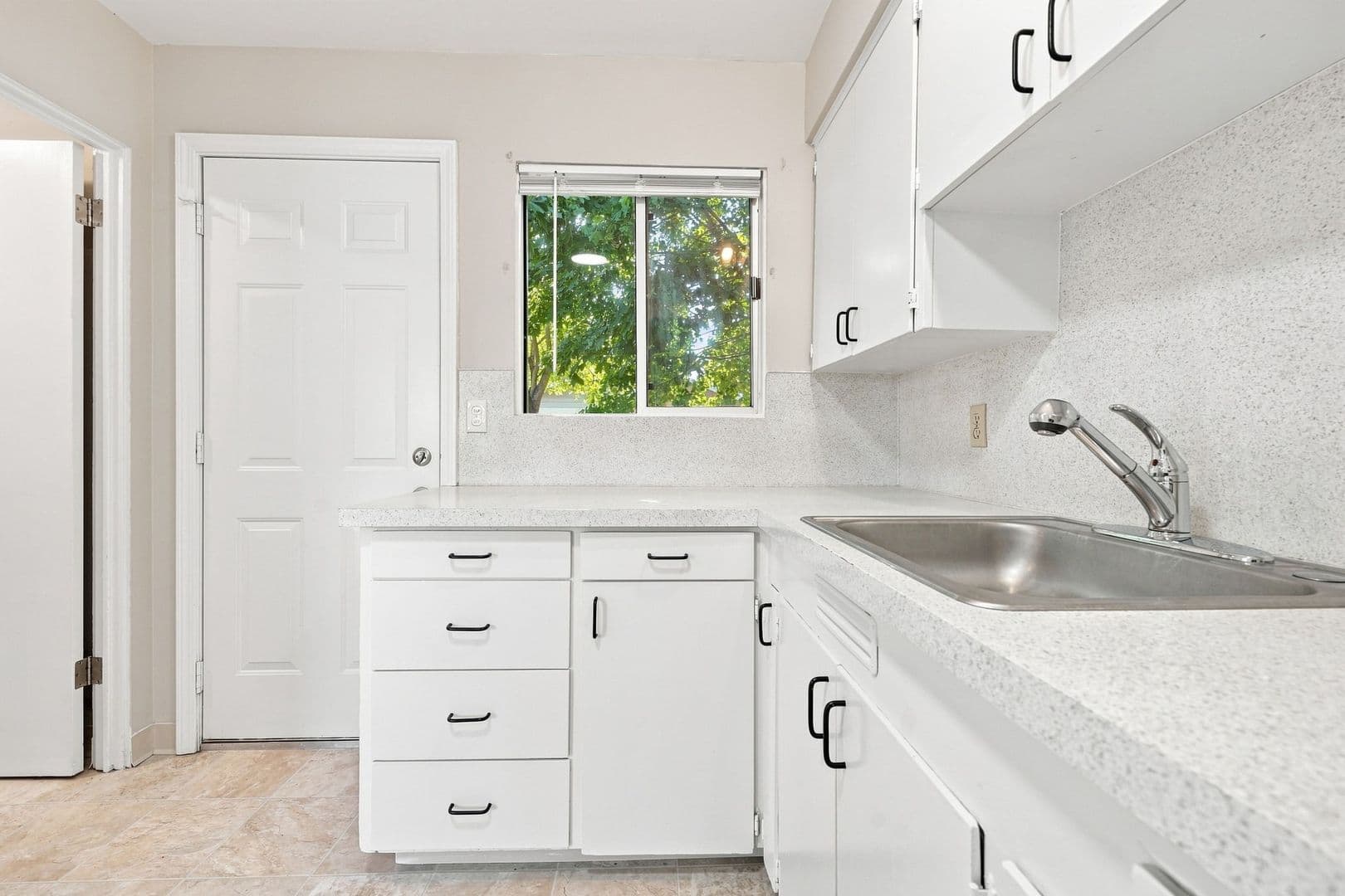 Vancouver Apartment: E 28th Street