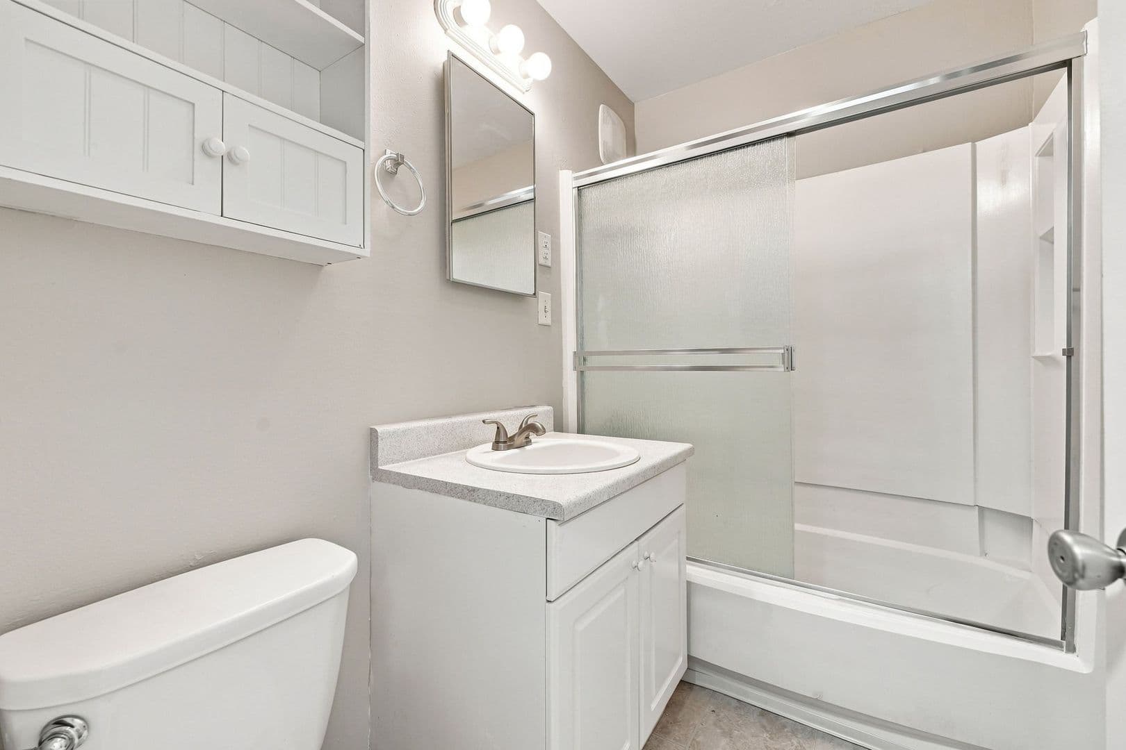Vancouver Apartment: E 28th Street