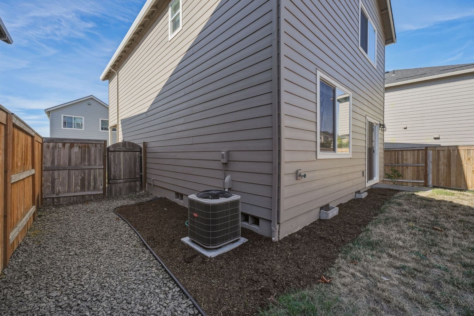 Ridgefield House: 2212 S Chukar Drive