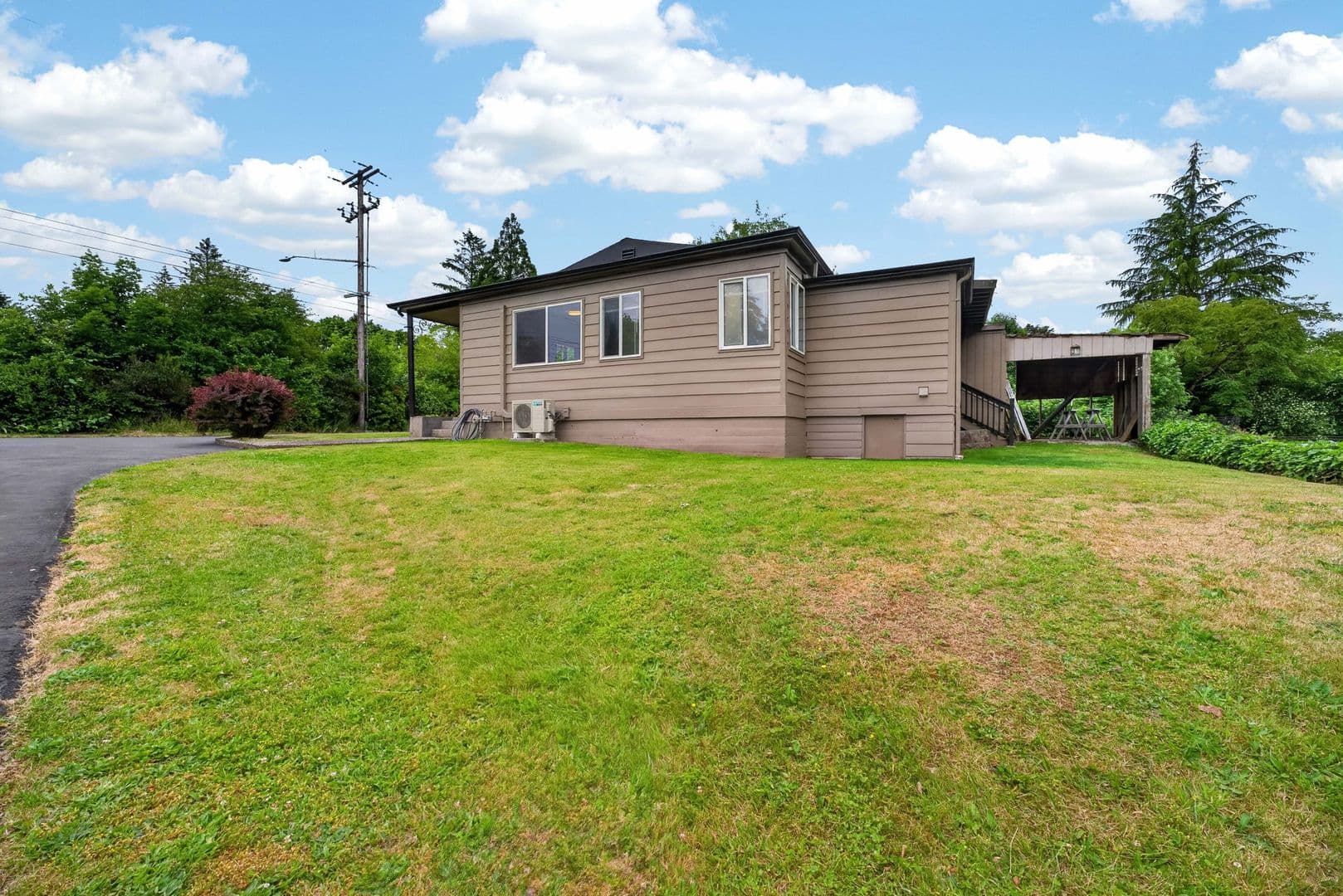 Camas House: 2401 NE Everett Street