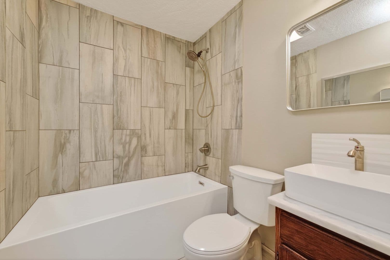 Camas House: 2401 NE Everett Street