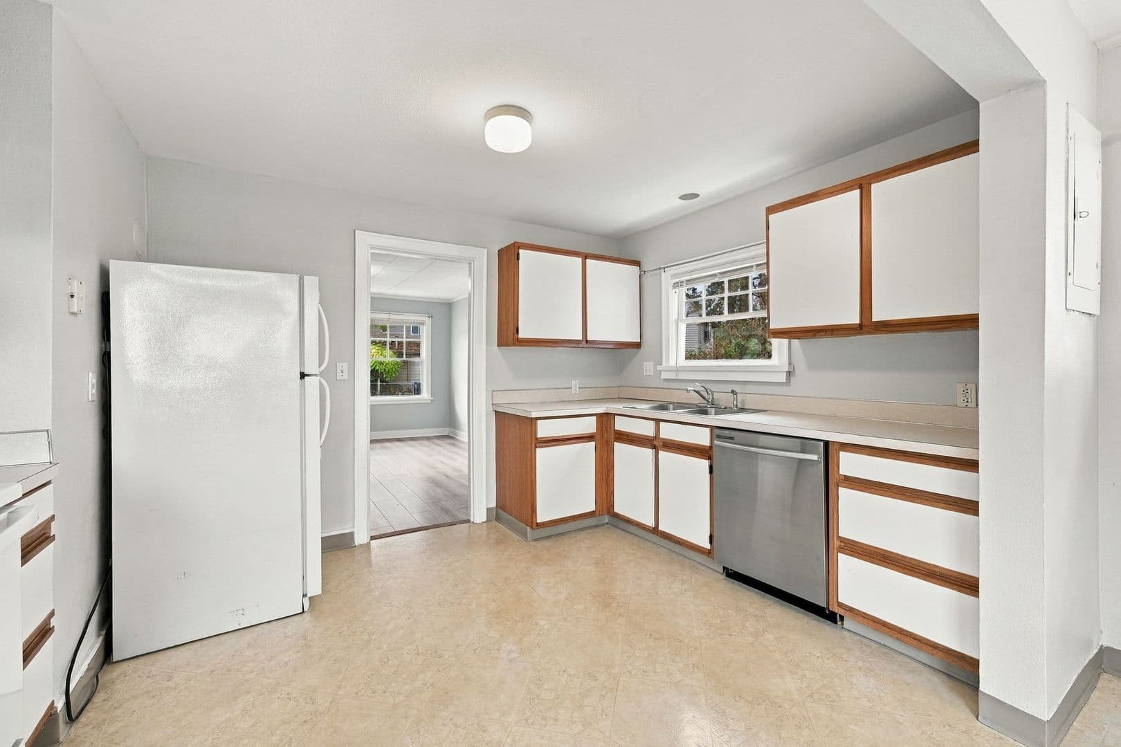 Camas House: 2445 NE 3rd Loop