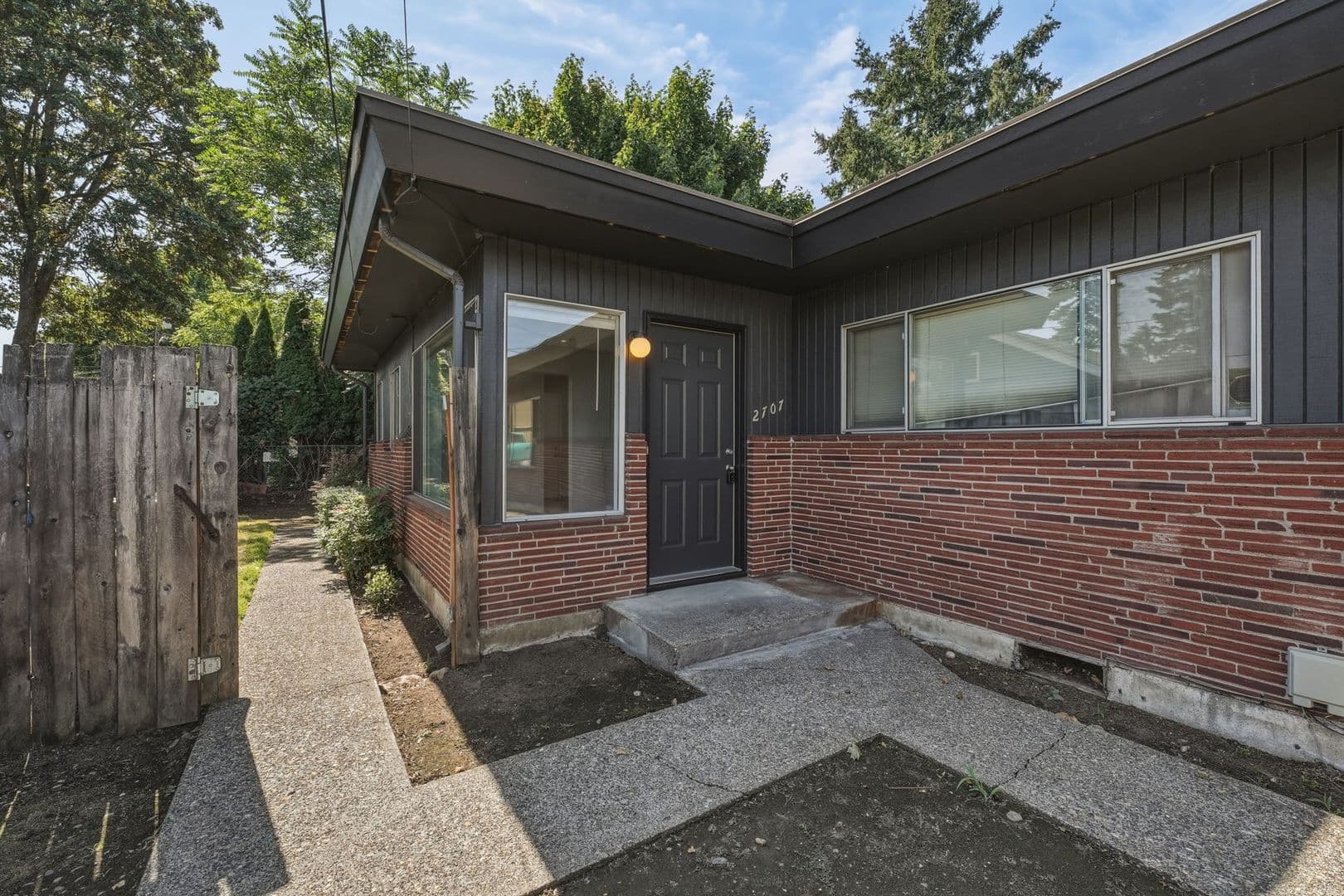 Vancouver Apartment: E 28th Street