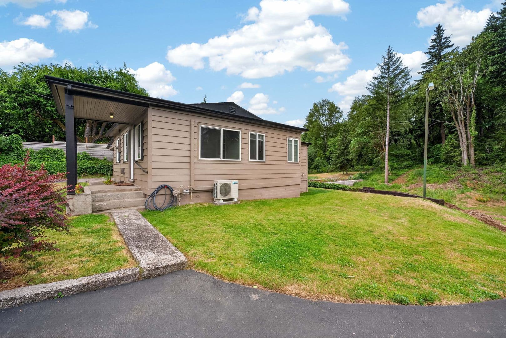 Camas House: 2401 NE Everett Street