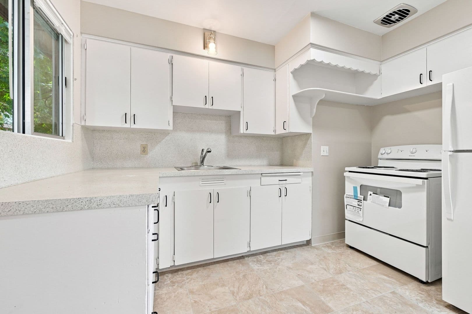 Vancouver Apartment: E 28th Street