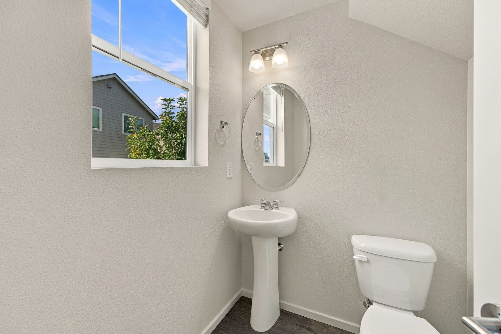 Ridgefield House: 2212 S Chukar Drive