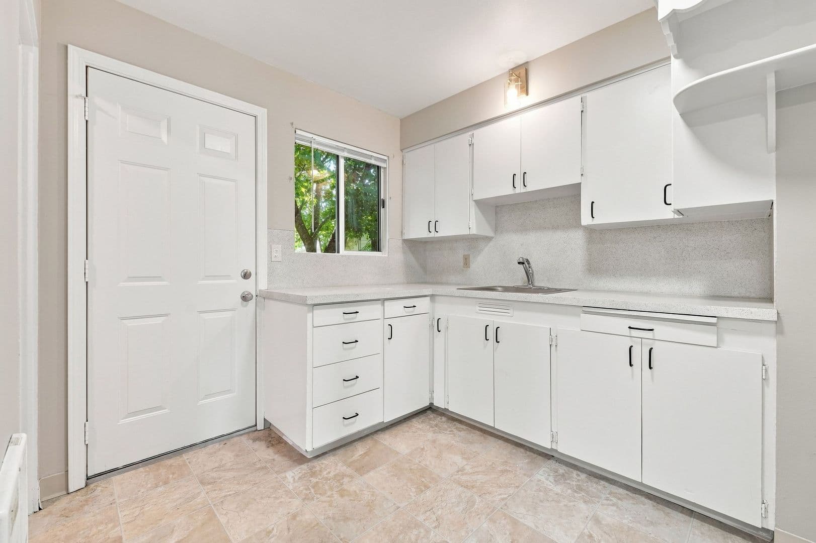 Vancouver Apartment: E 28th Street