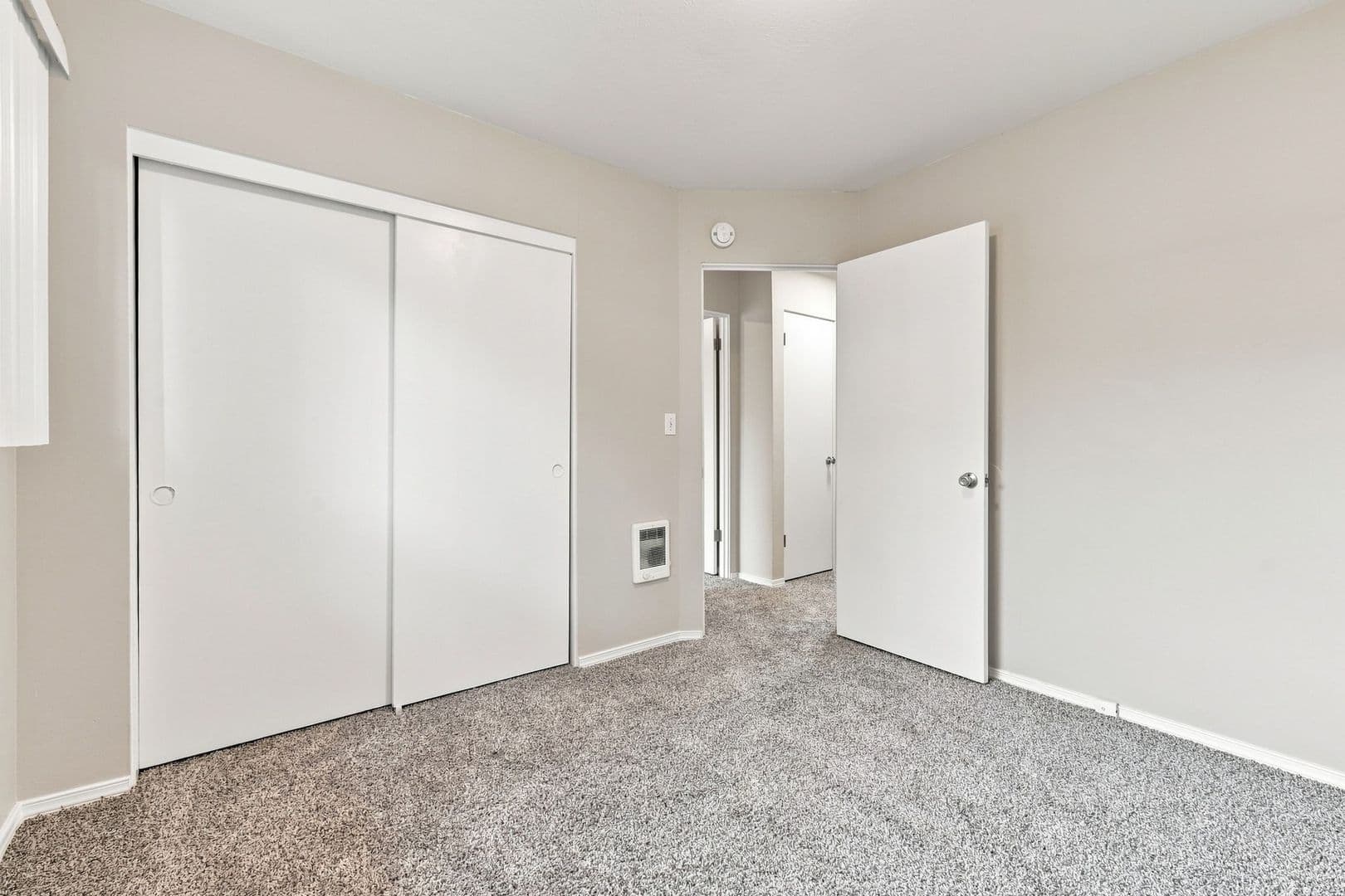 Vancouver Apartment: E 28th Street