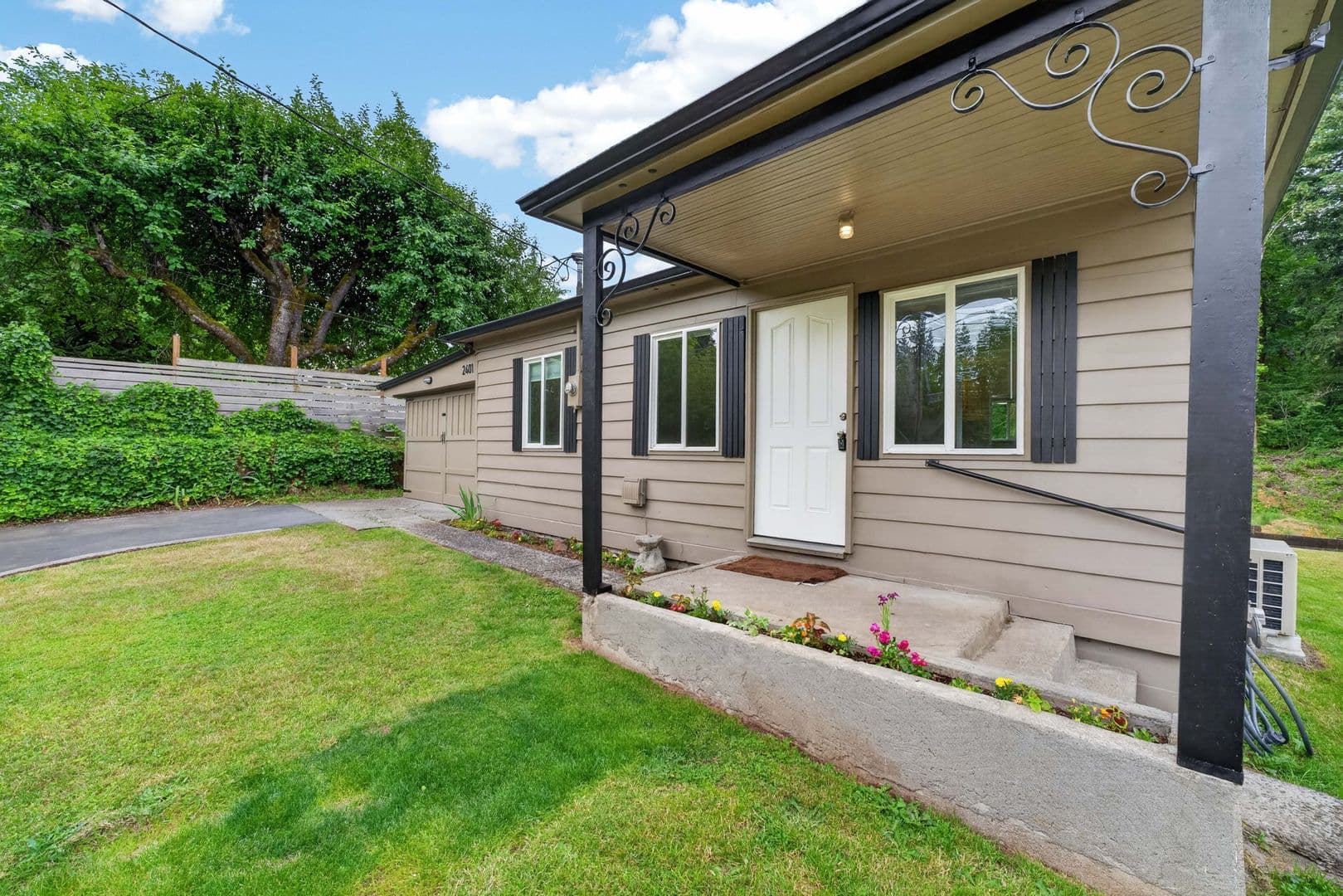 Camas House: 2401 NE Everett Street