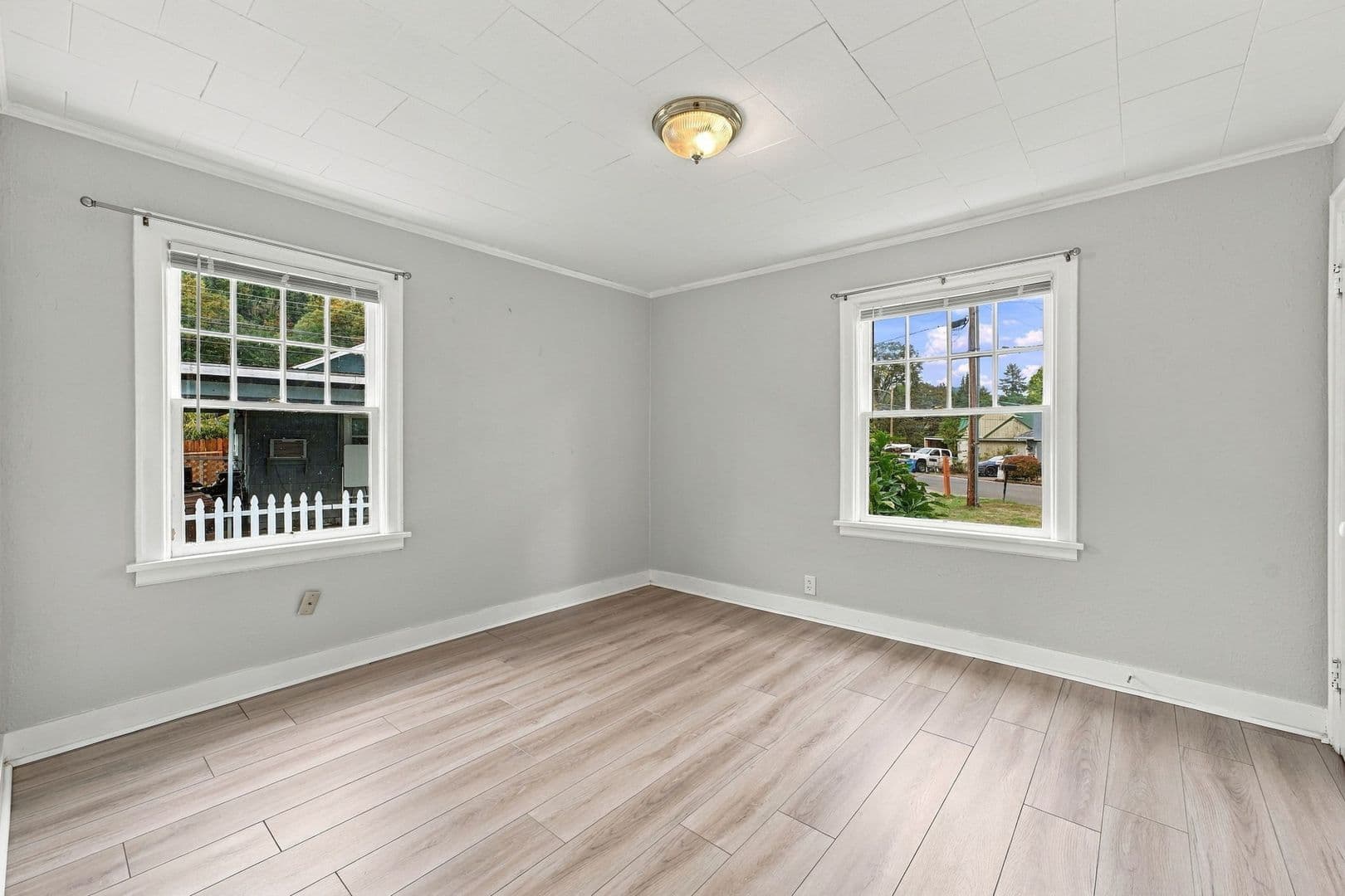 Camas House: 2445 NE 3rd Loop