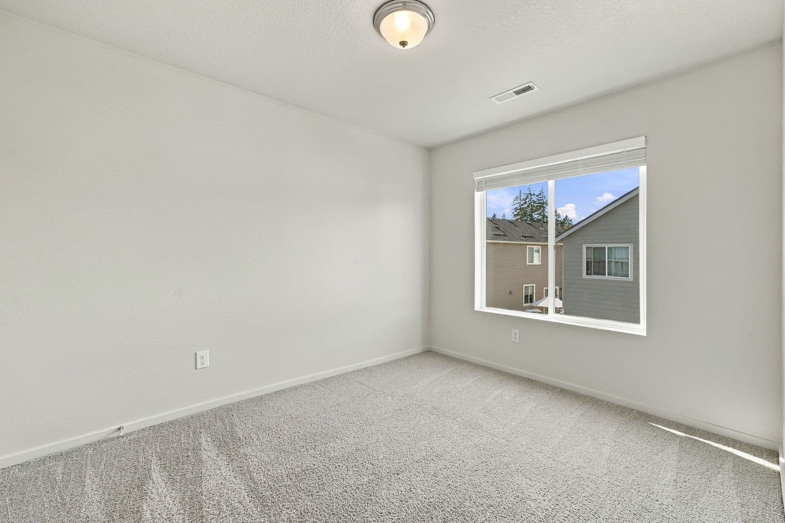 Ridgefield House: 2212 S Chukar Drive