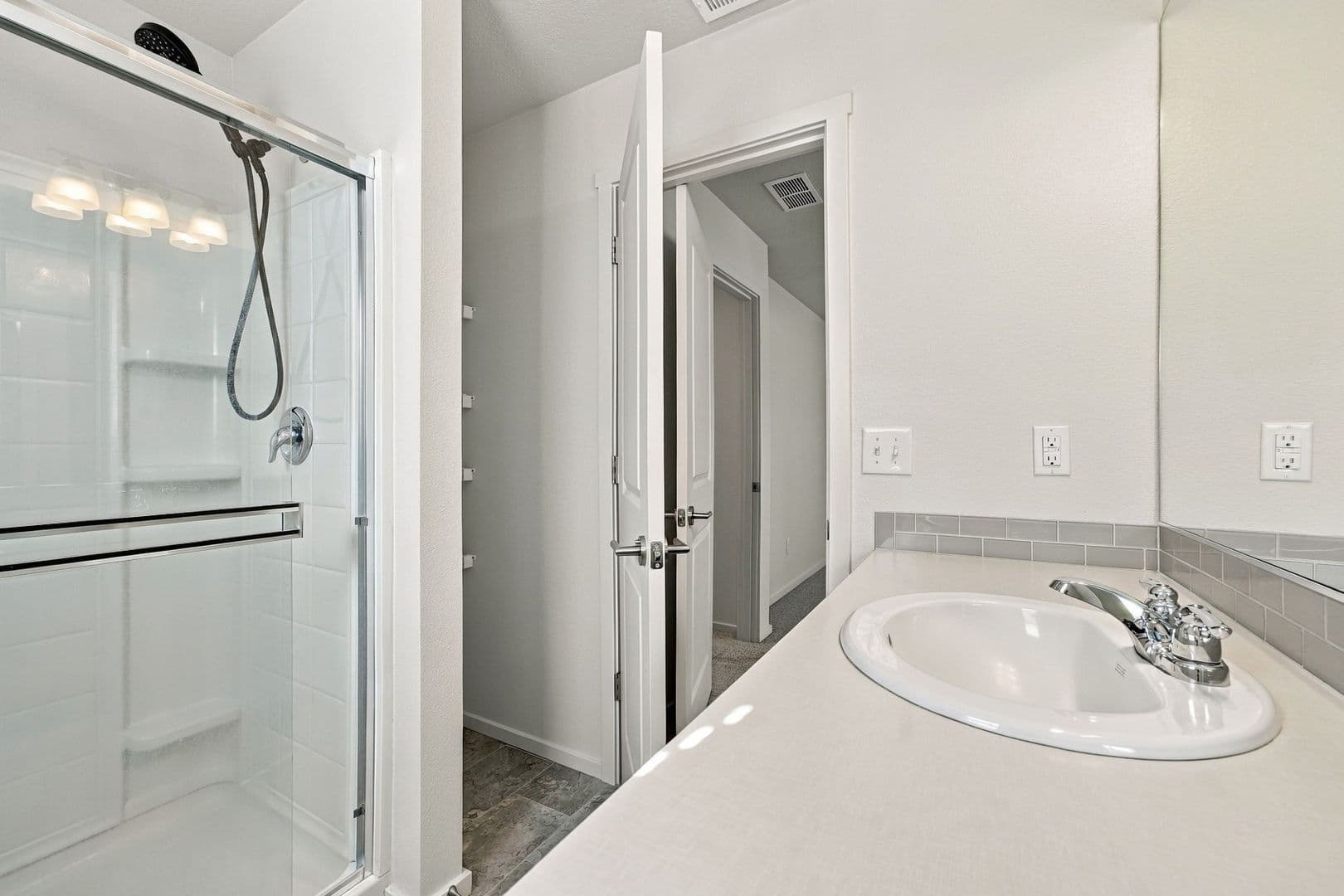 Ridgefield House: 2212 S Chukar Drive