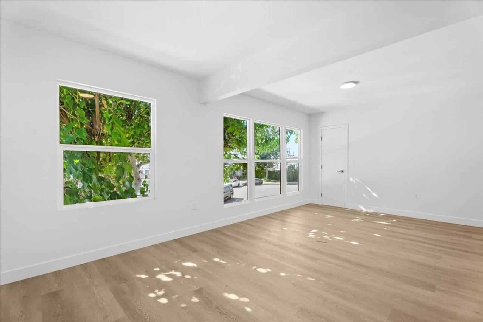 Valley Village Apartment: 5312 Radford Ave