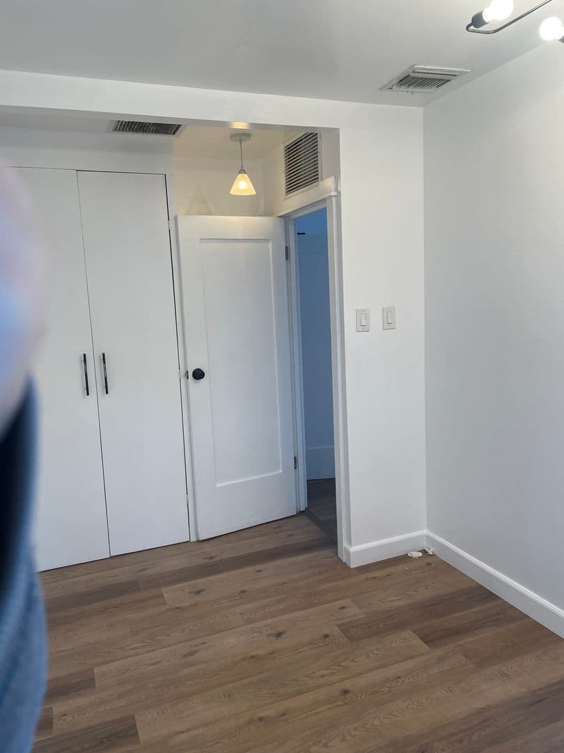 Los Angeles Apartment: 2801 S Budlong Ave
