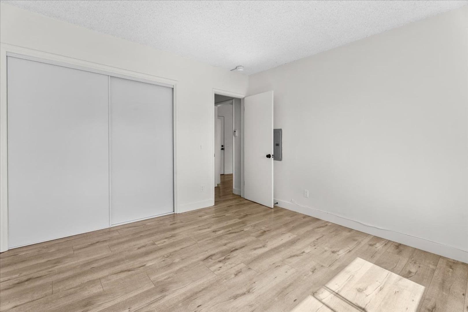 Los Angeles Apartment: 337 S Ave 60