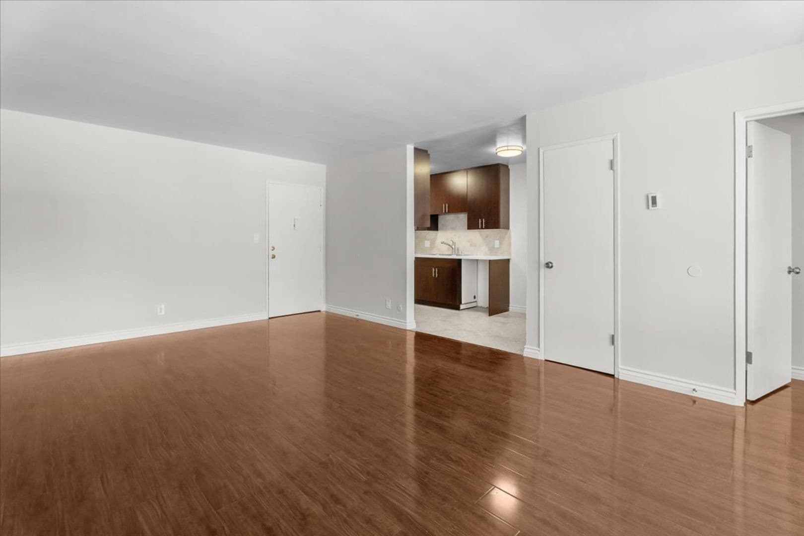 Burbank Apartment: 470 E. Angeleno Ave