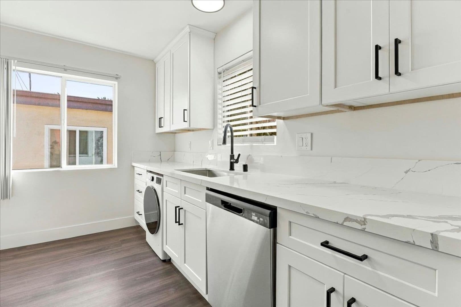 Santa Monica Apartment: 1042 6th St