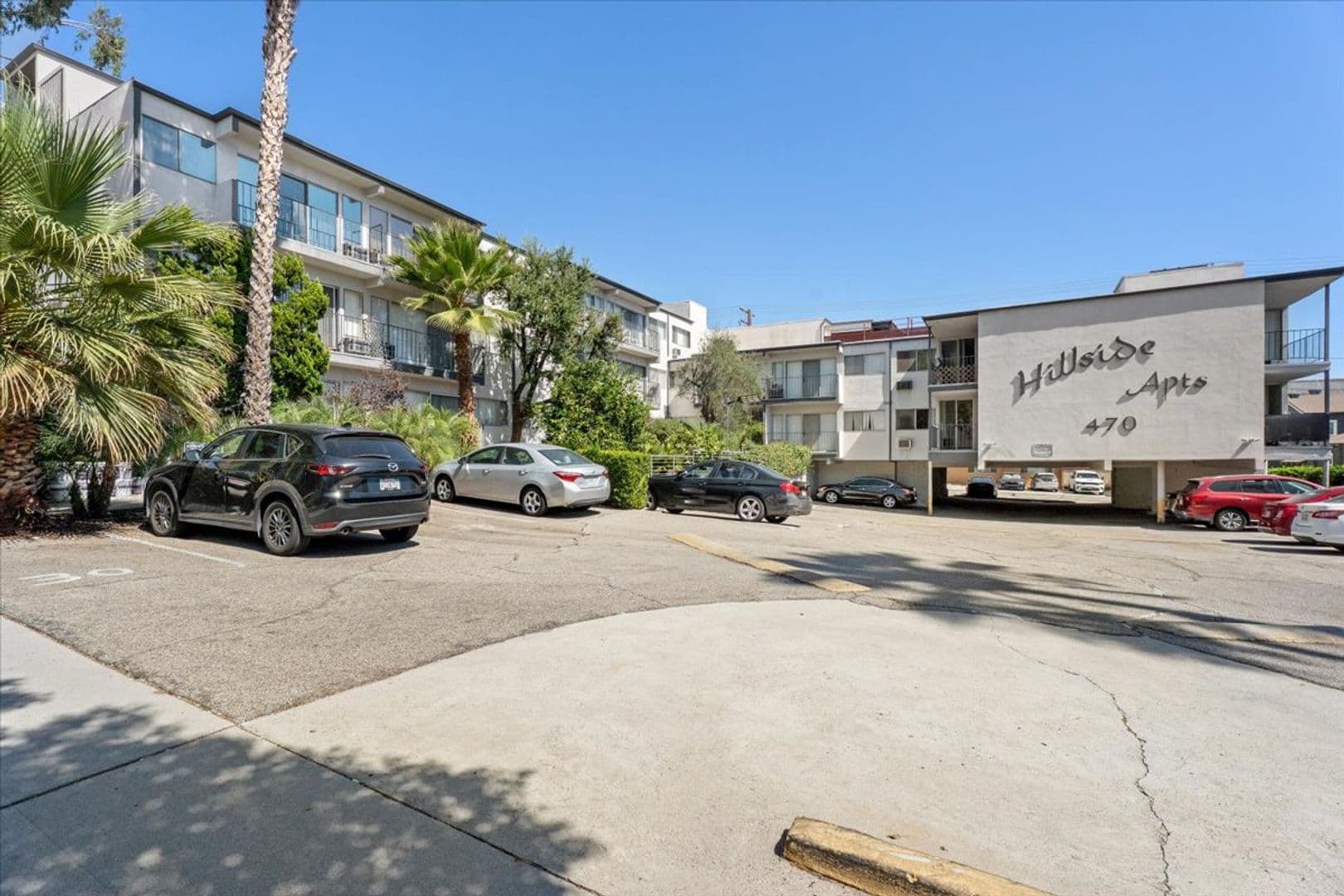 Burbank Apartment: 470 E. Angeleno Ave