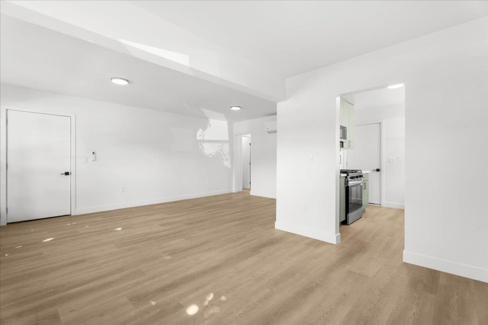 Valley Village Apartment: 5312 Radford Ave