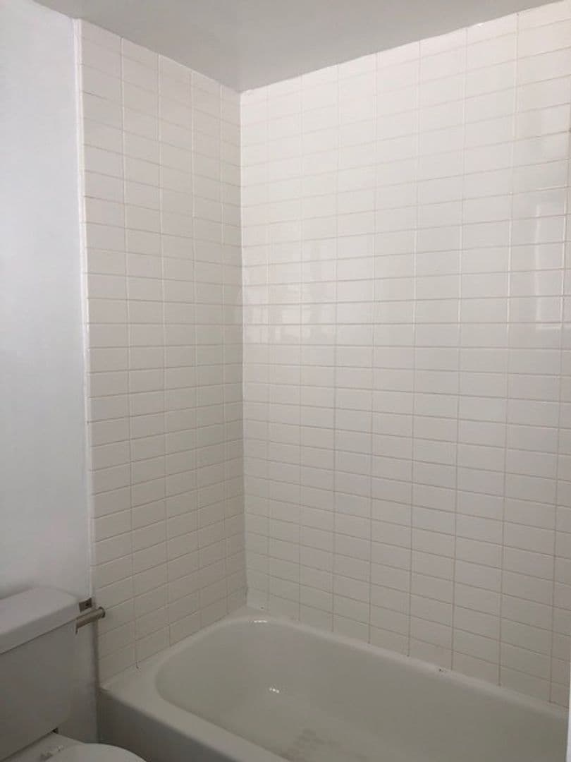 Los Angeles Apartment: 944 Maltman Ave