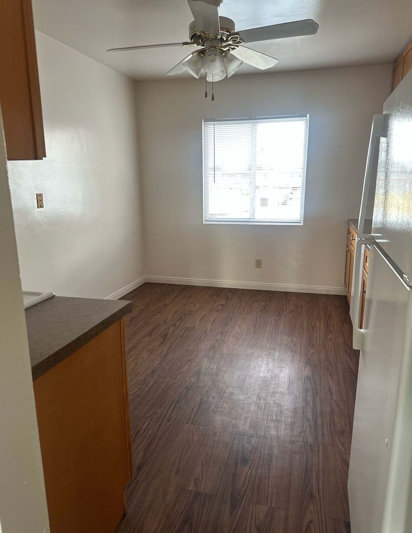 Downey Apartment: 10115 - 10129 Foster Rd