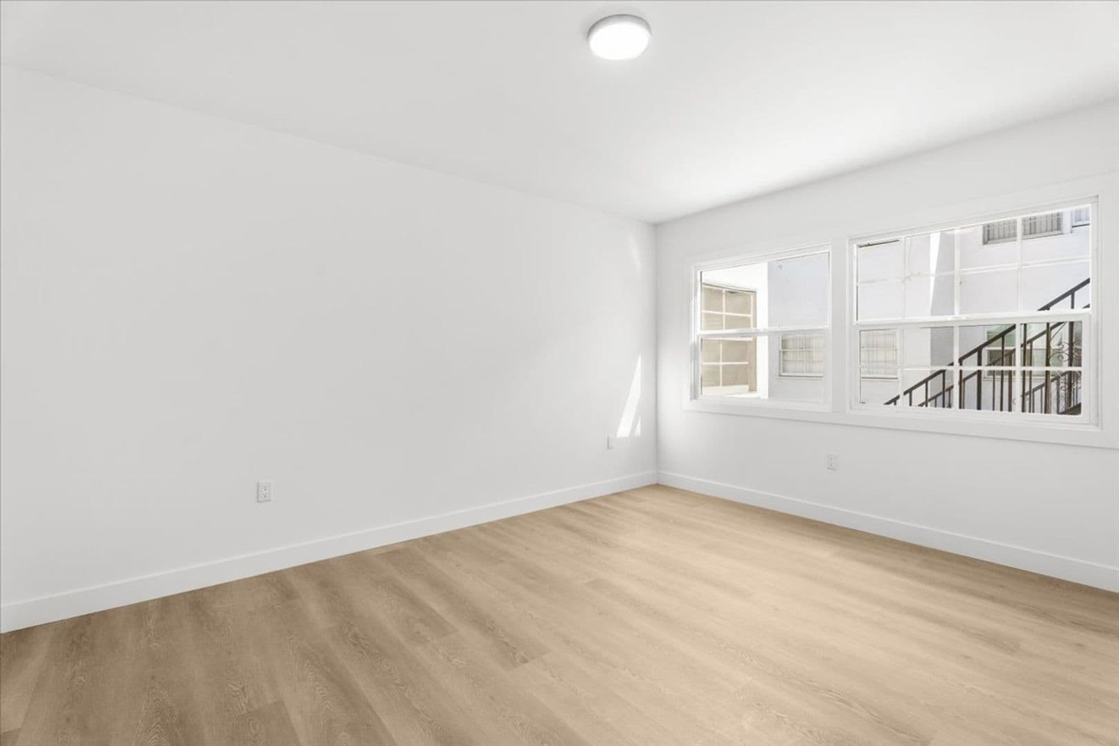 Valley Village Apartment: 5312 Radford Ave