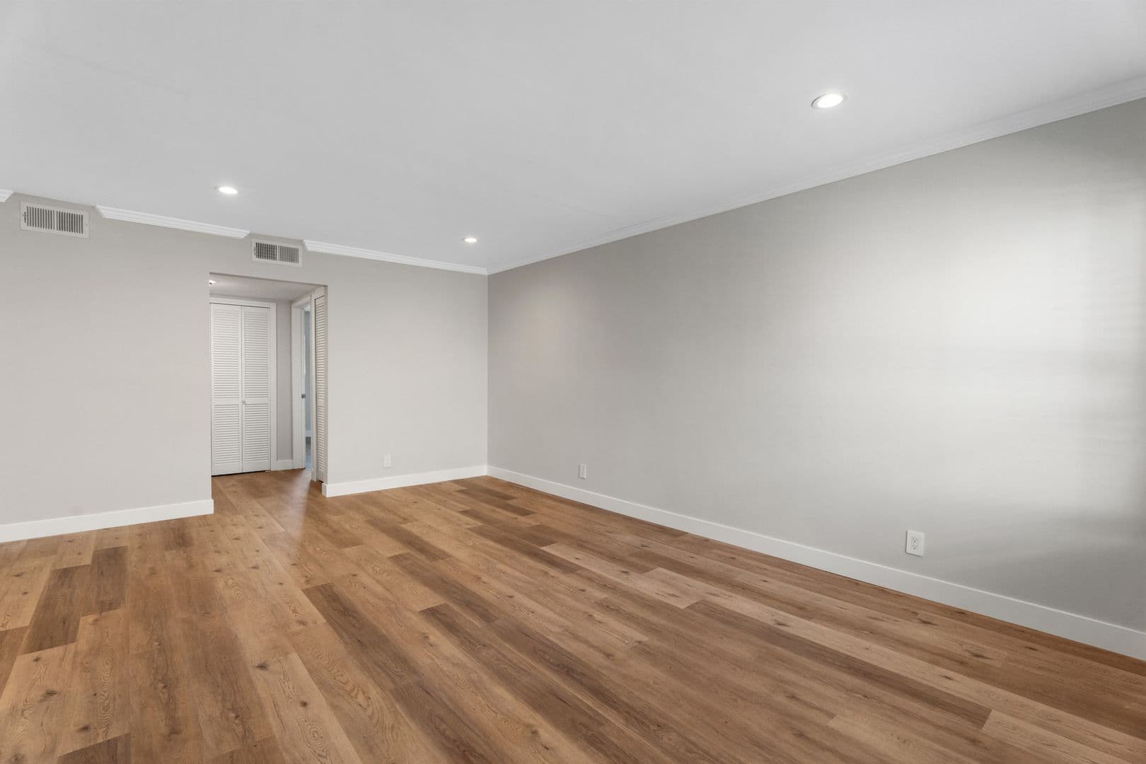 Burbank Apartment: 1815 W Alameda Ave
