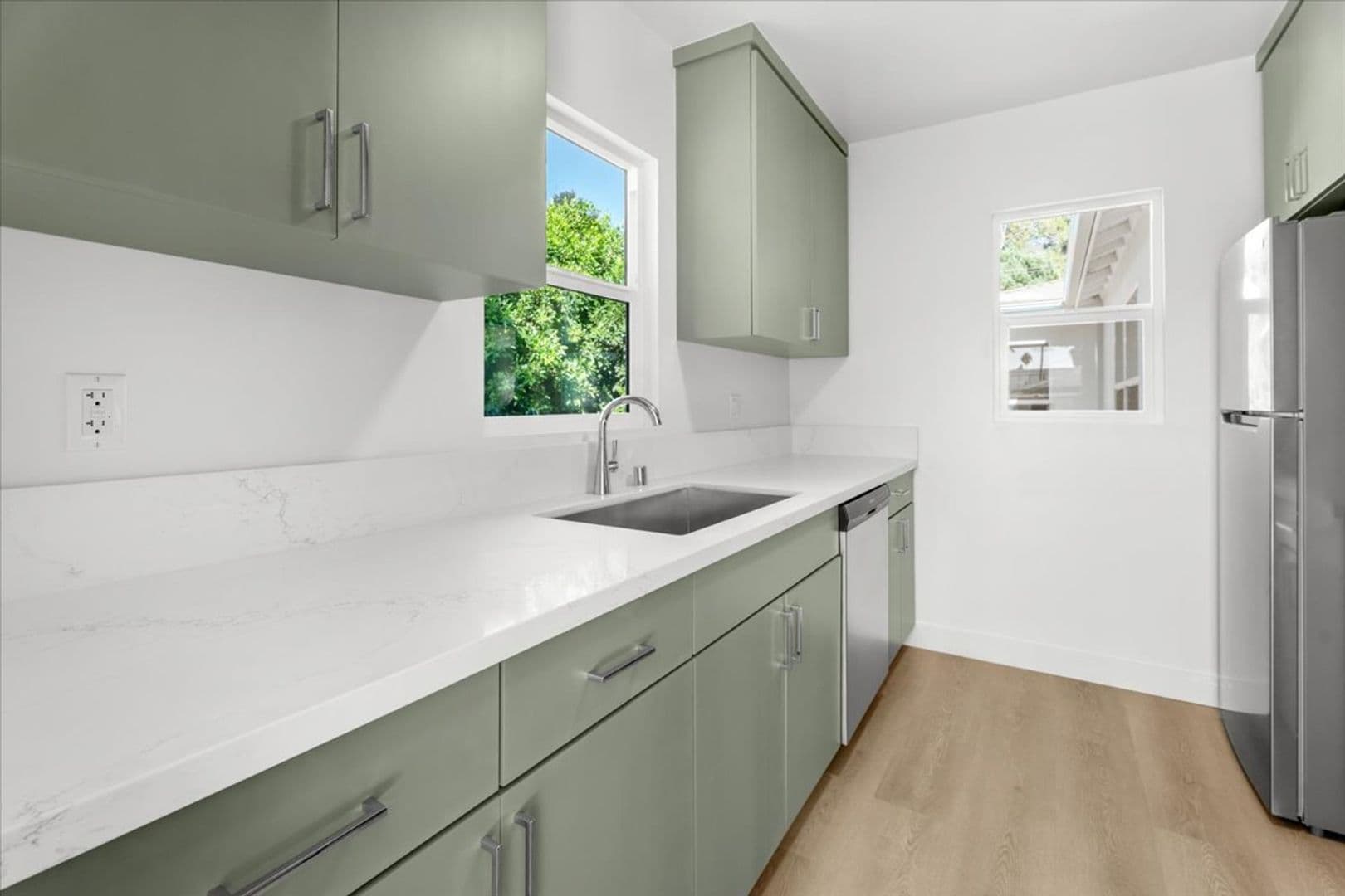Valley Village Apartment: 5312 Radford Ave