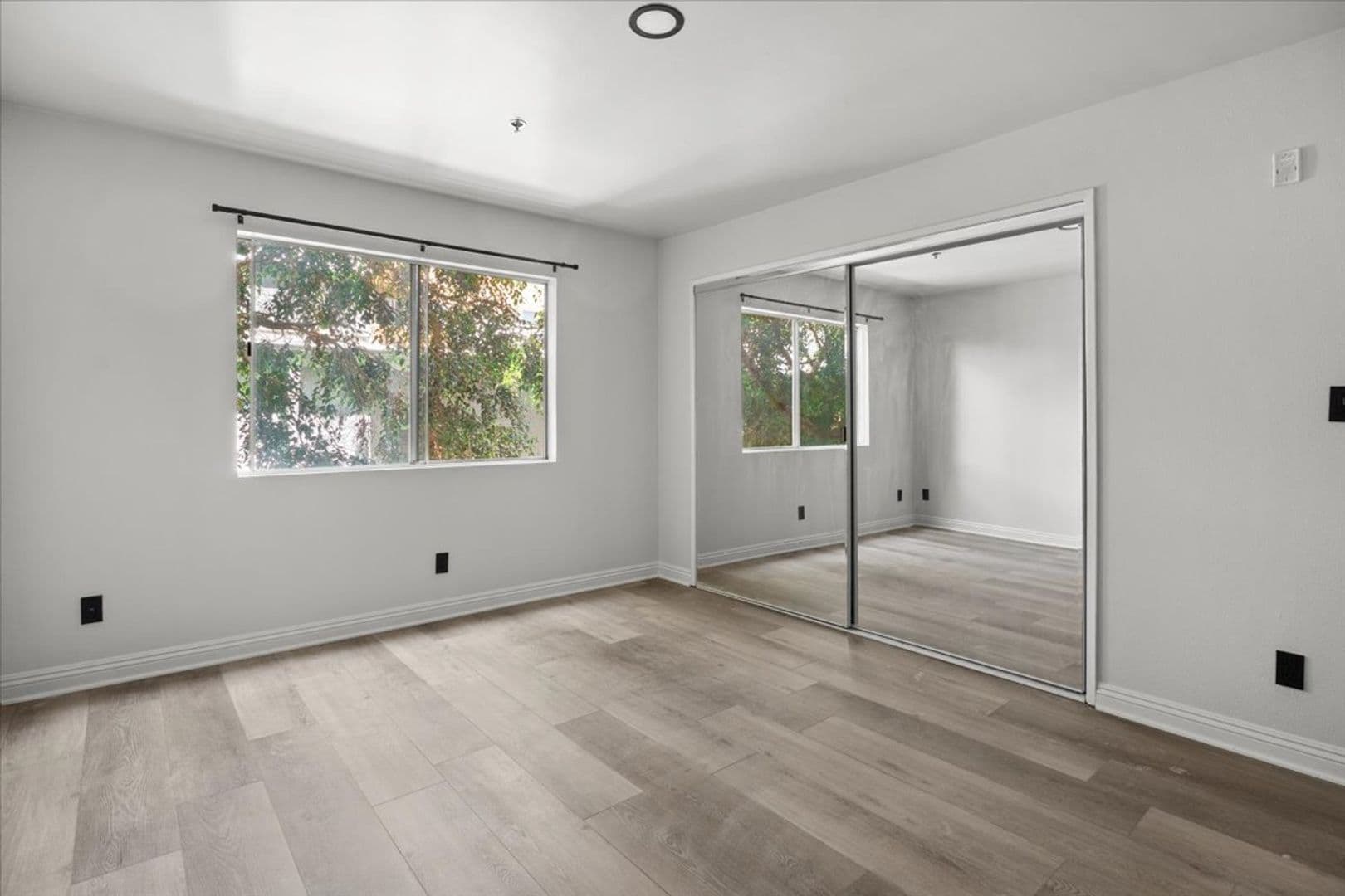 Los Angeles Apartment: 1215 N Sycamore Ave