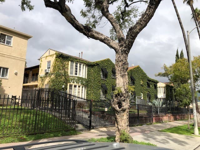 Los Angeles Apartment: 1019-1029 S Westmoreland Ave