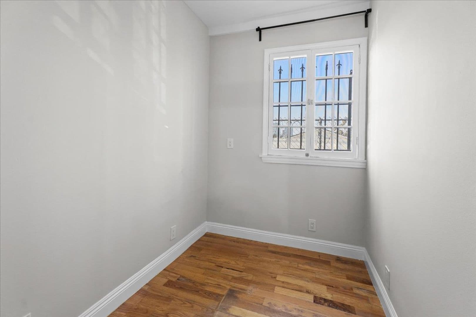 Los Angeles Apartment: 1019-1029 S Westmoreland Ave