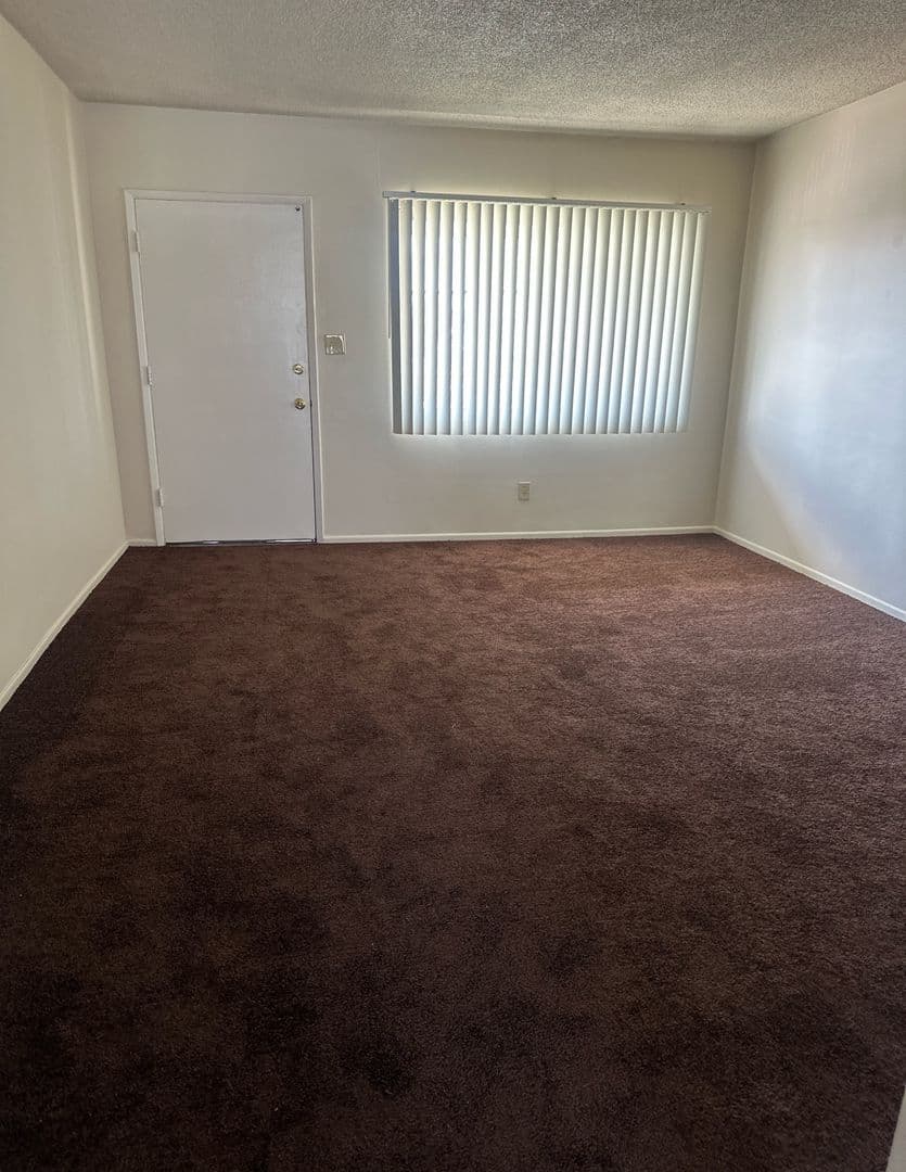 Downey Apartment: 10115 - 10129 Foster Rd