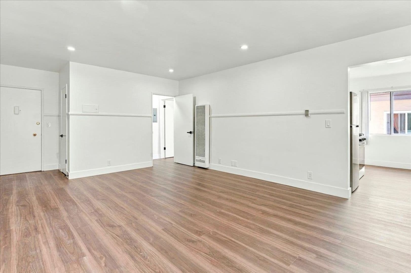 Santa Monica Apartment: 1042 6th St
