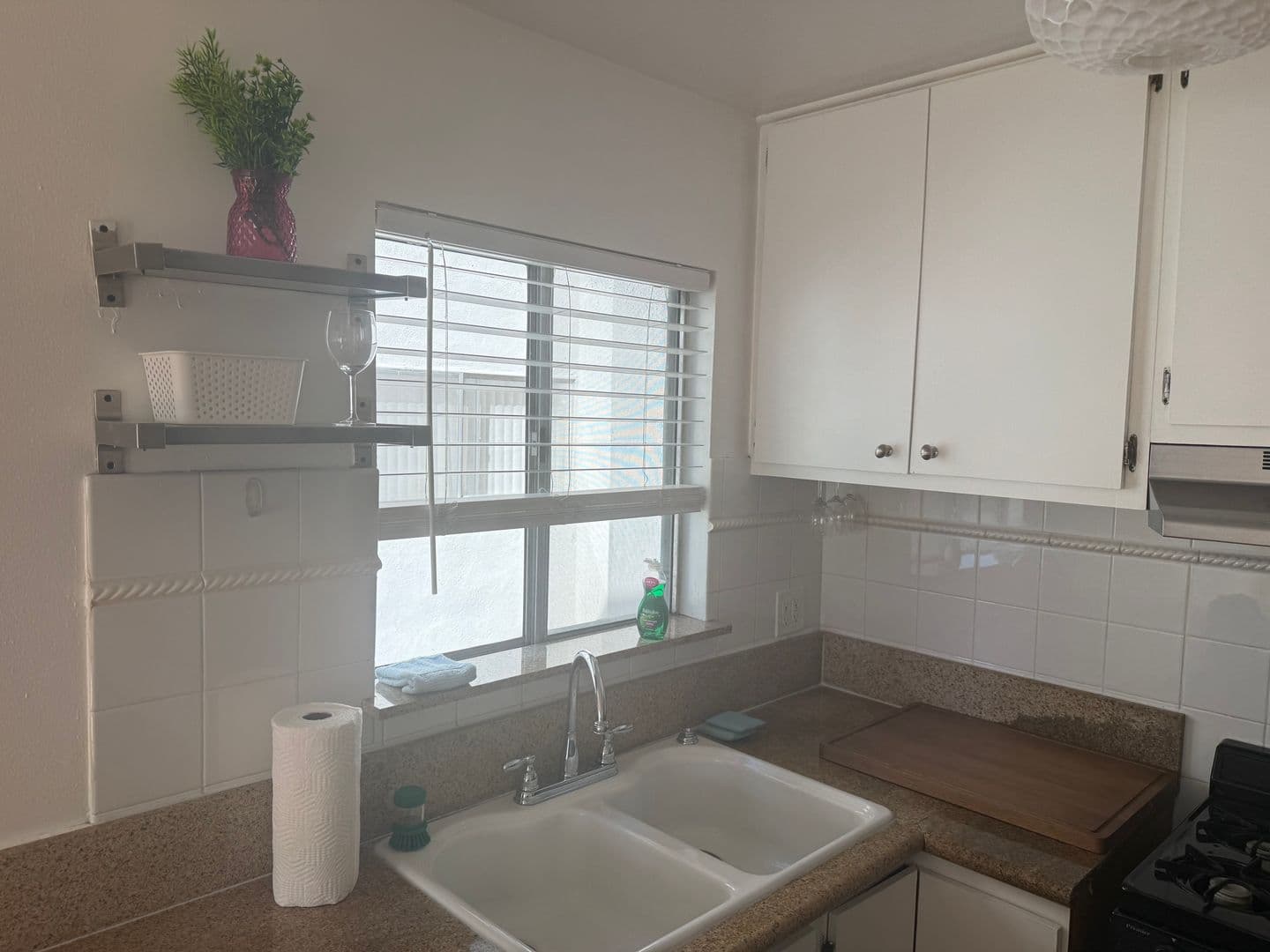Los Angeles Apartment: 439 S Hobart Blvd