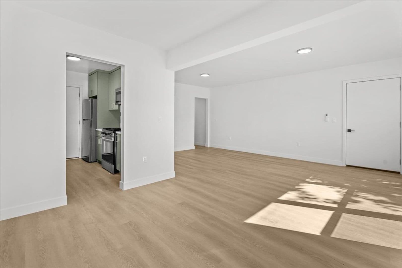 Valley Village Apartment: 5312 Radford Ave