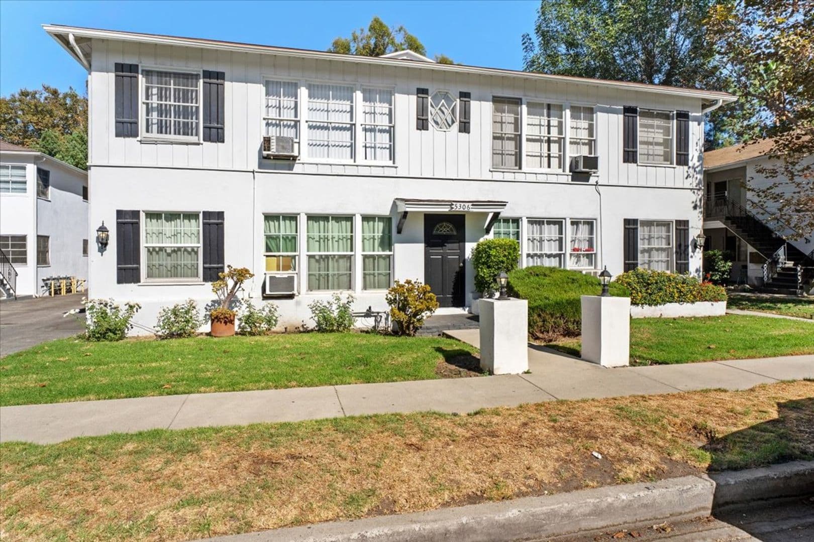 Valley Village Apartment: 5306 Radford Ave