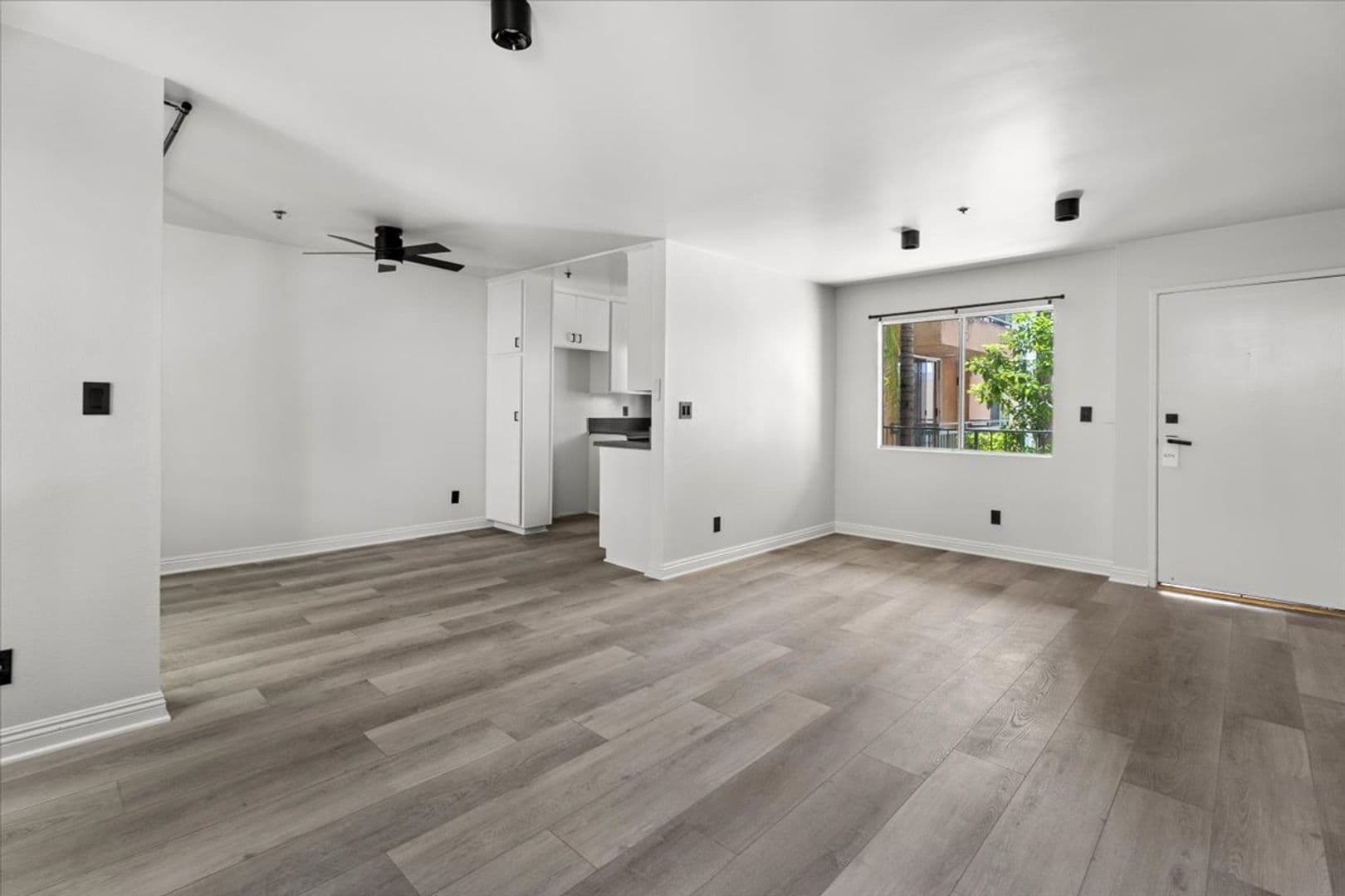 Los Angeles Apartment: 1215 N Sycamore Ave
