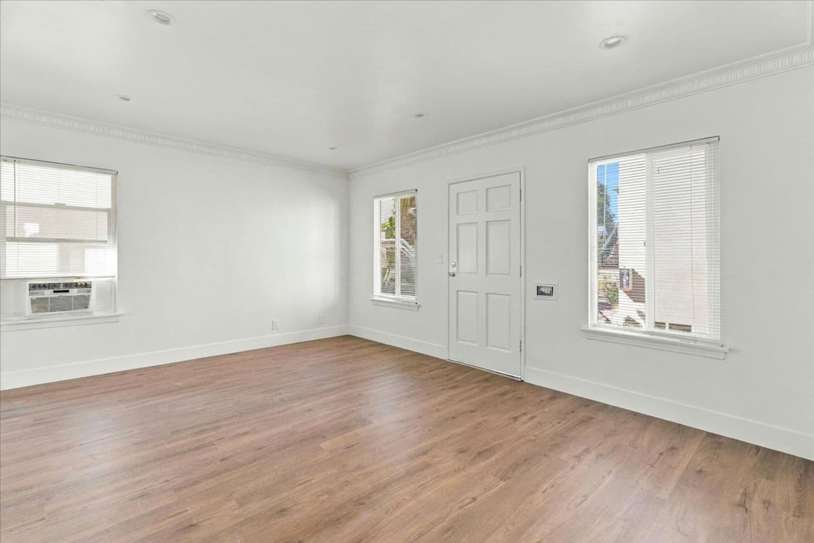 Pasadena Apartment: 130 S Michigan Ave