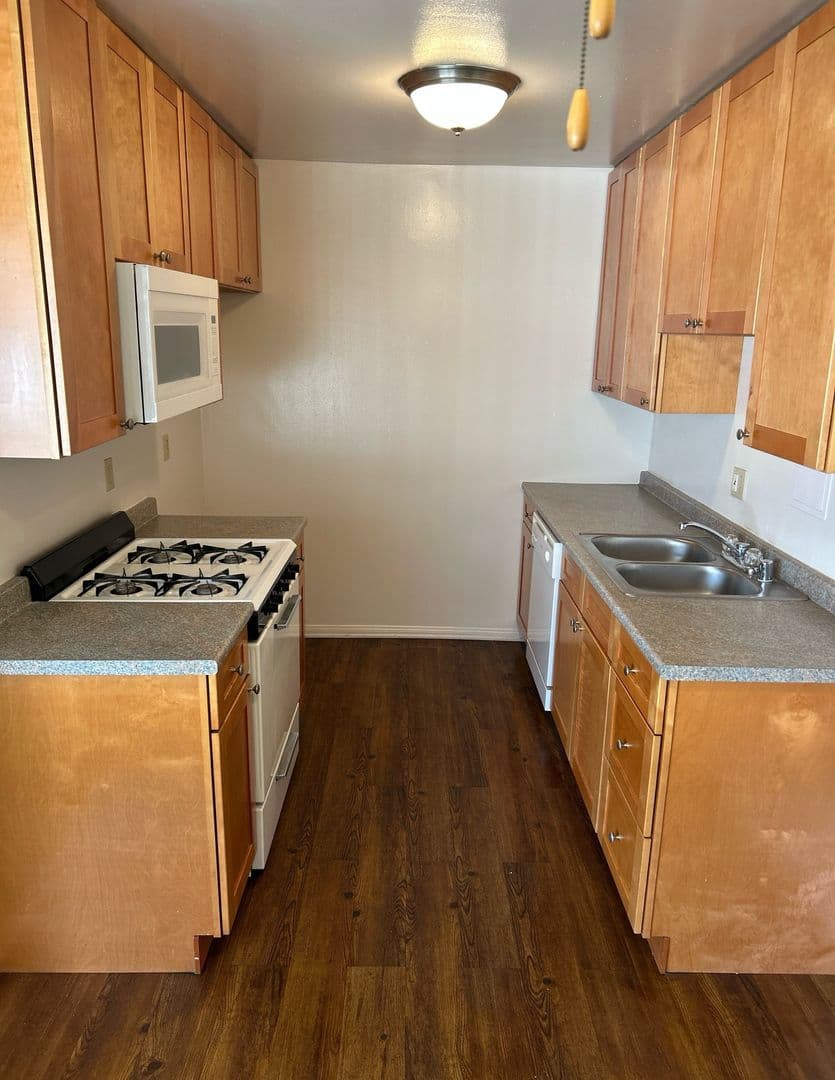 Bellflower Apartment: 15527 Woodruff Ave