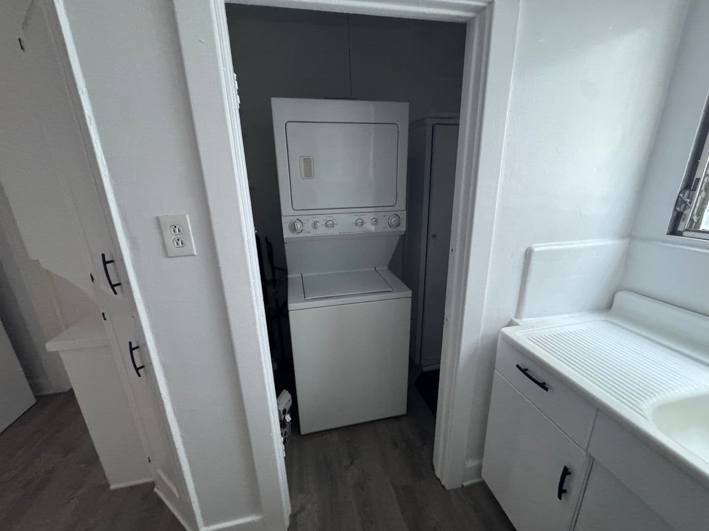 Los Angeles Apartment: 938 N Martel Ave