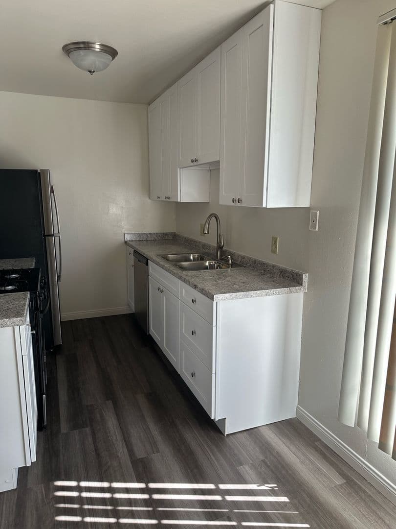 Bellflower Apartment: 15527 Woodruff Ave