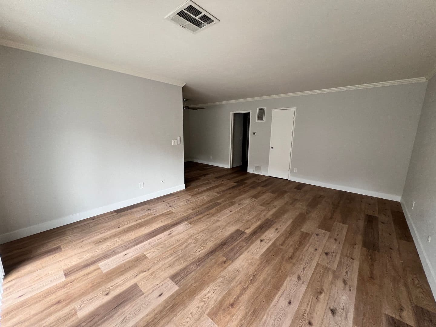 Burbank Apartment: 3120 W Riverside Dr
