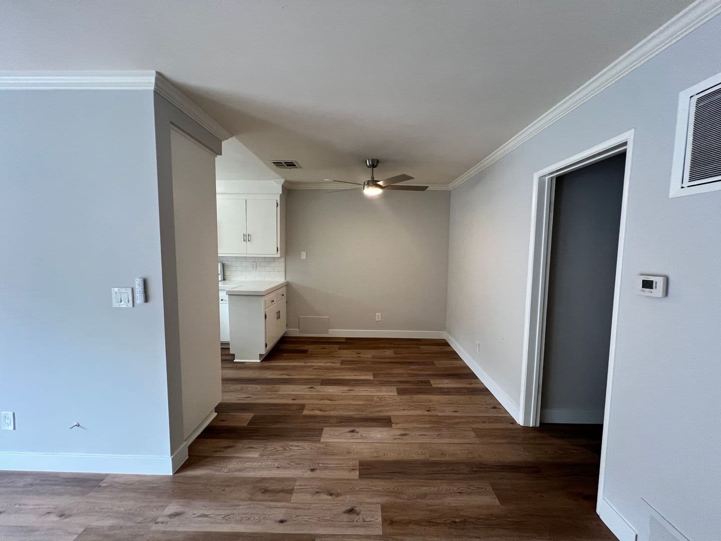 Burbank Apartment: 3120 W Riverside Dr