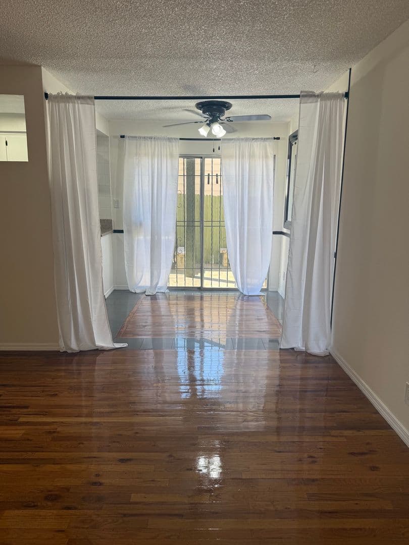 Los Angeles Apartment: 439 S Hobart Blvd