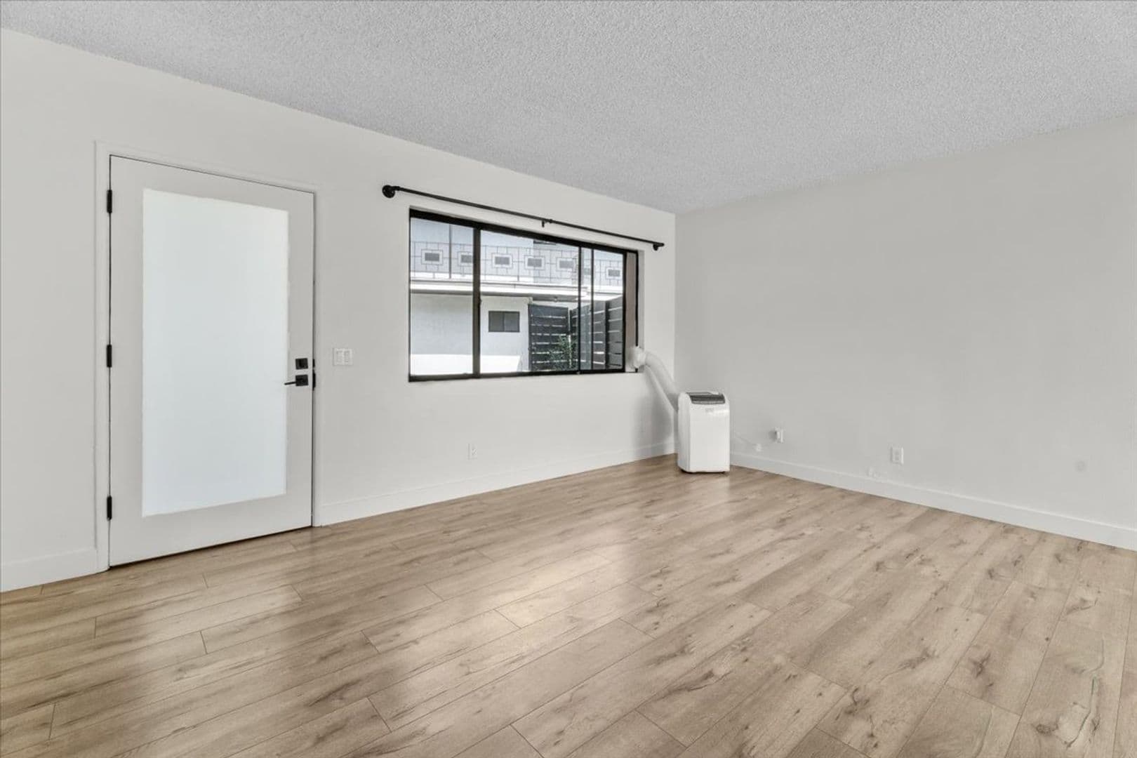Los Angeles Apartment: 337 S Ave 60