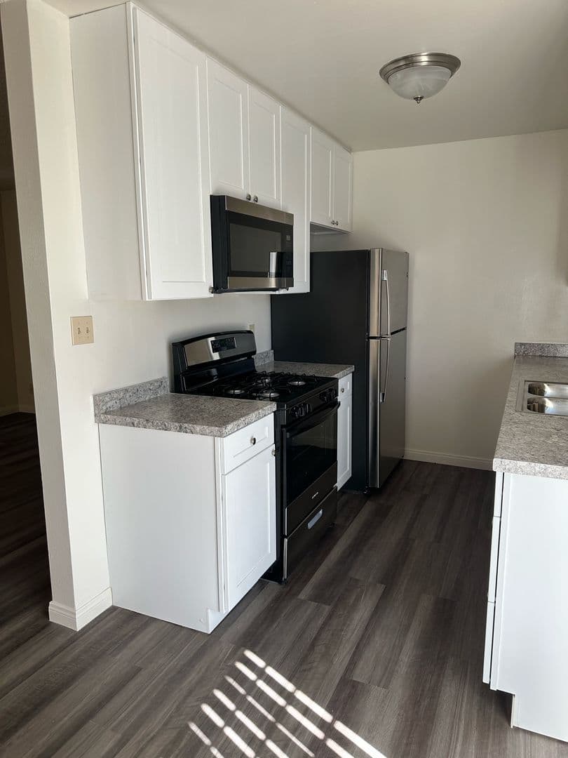 Bellflower Apartment: 15527 Woodruff Ave