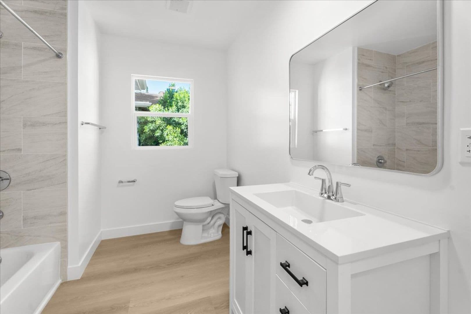 Valley Village Apartment: 5312 Radford Ave