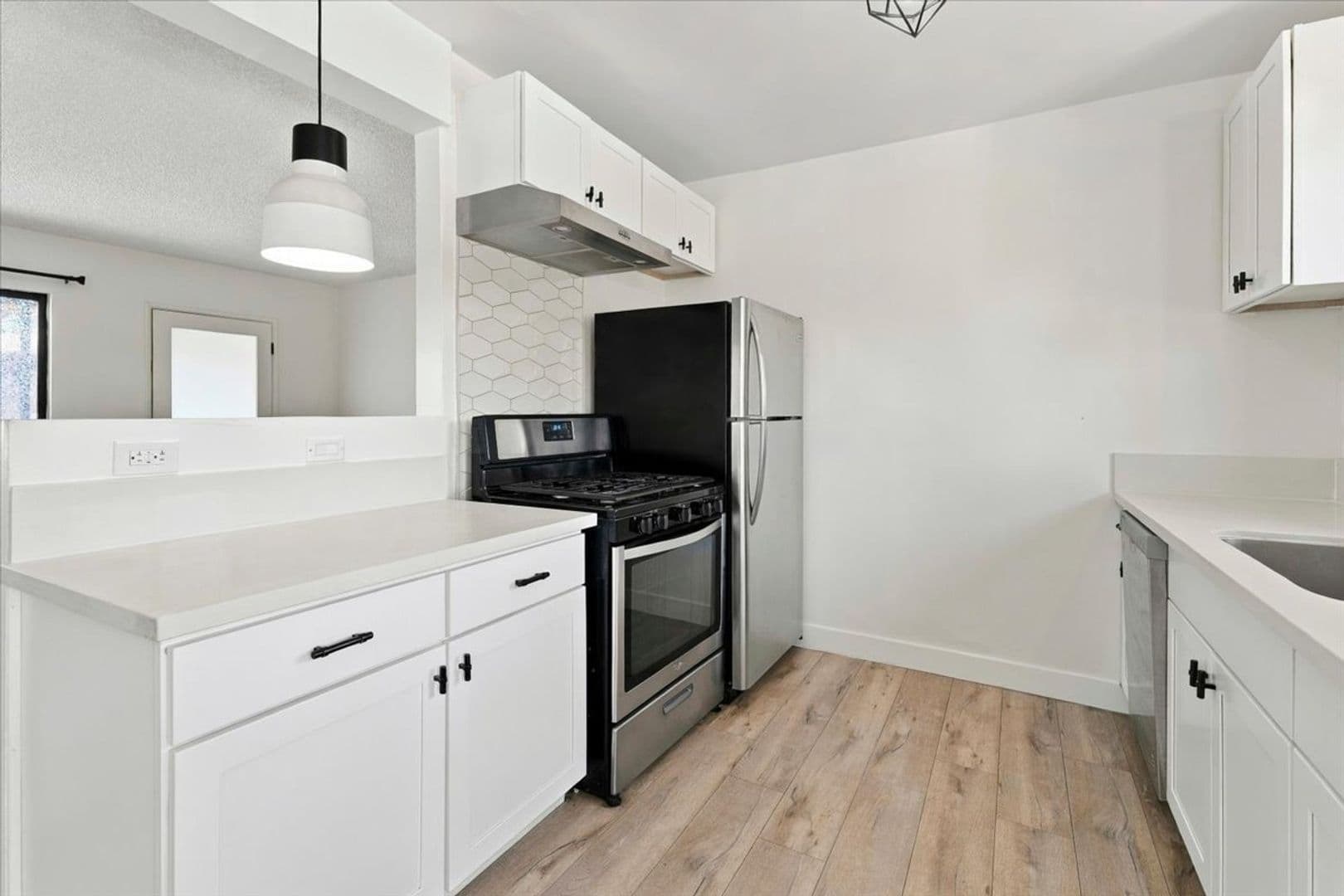 Los Angeles Apartment: 337 S Ave 60