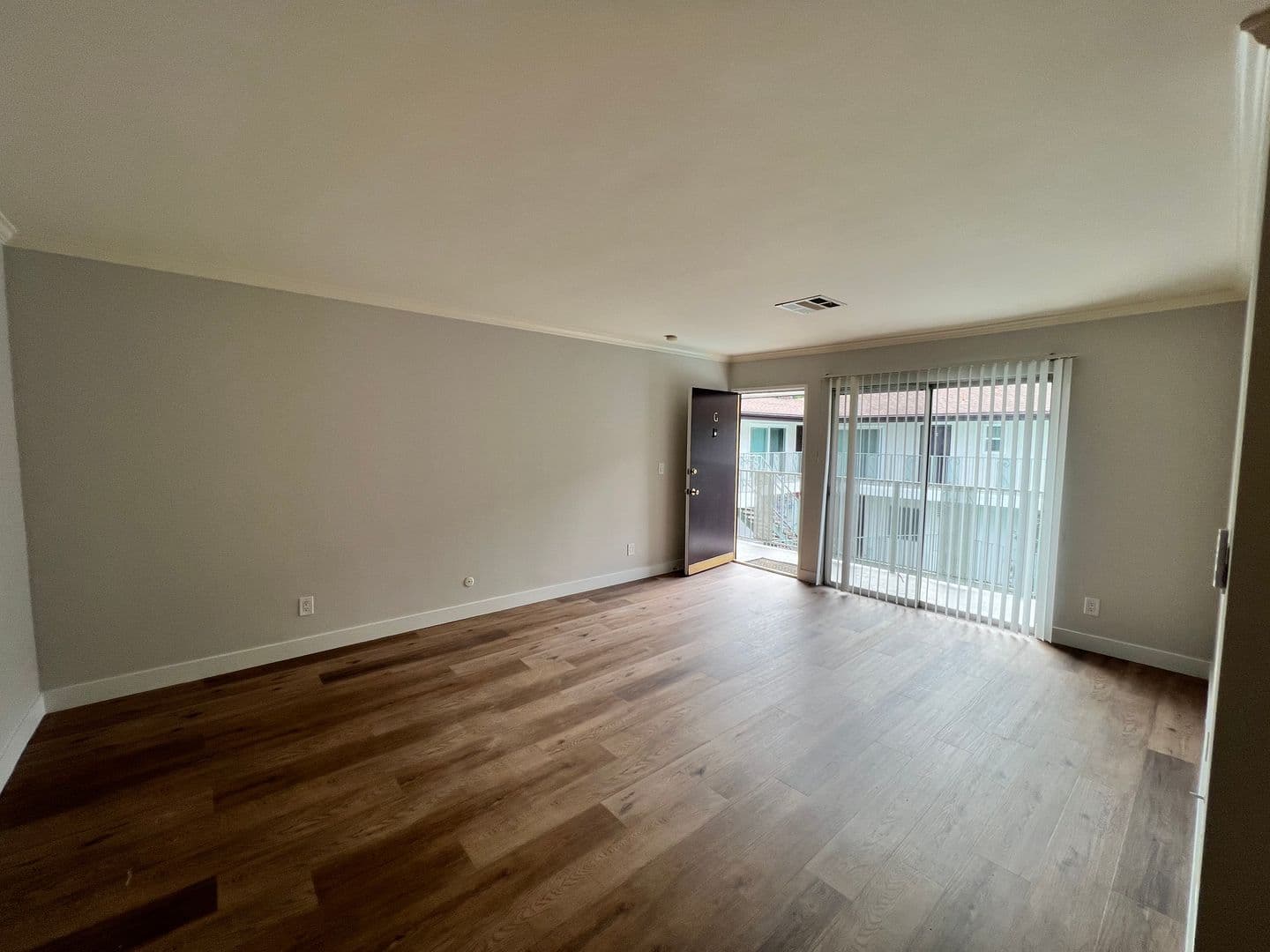 Burbank Apartment: 3120 W Riverside Dr