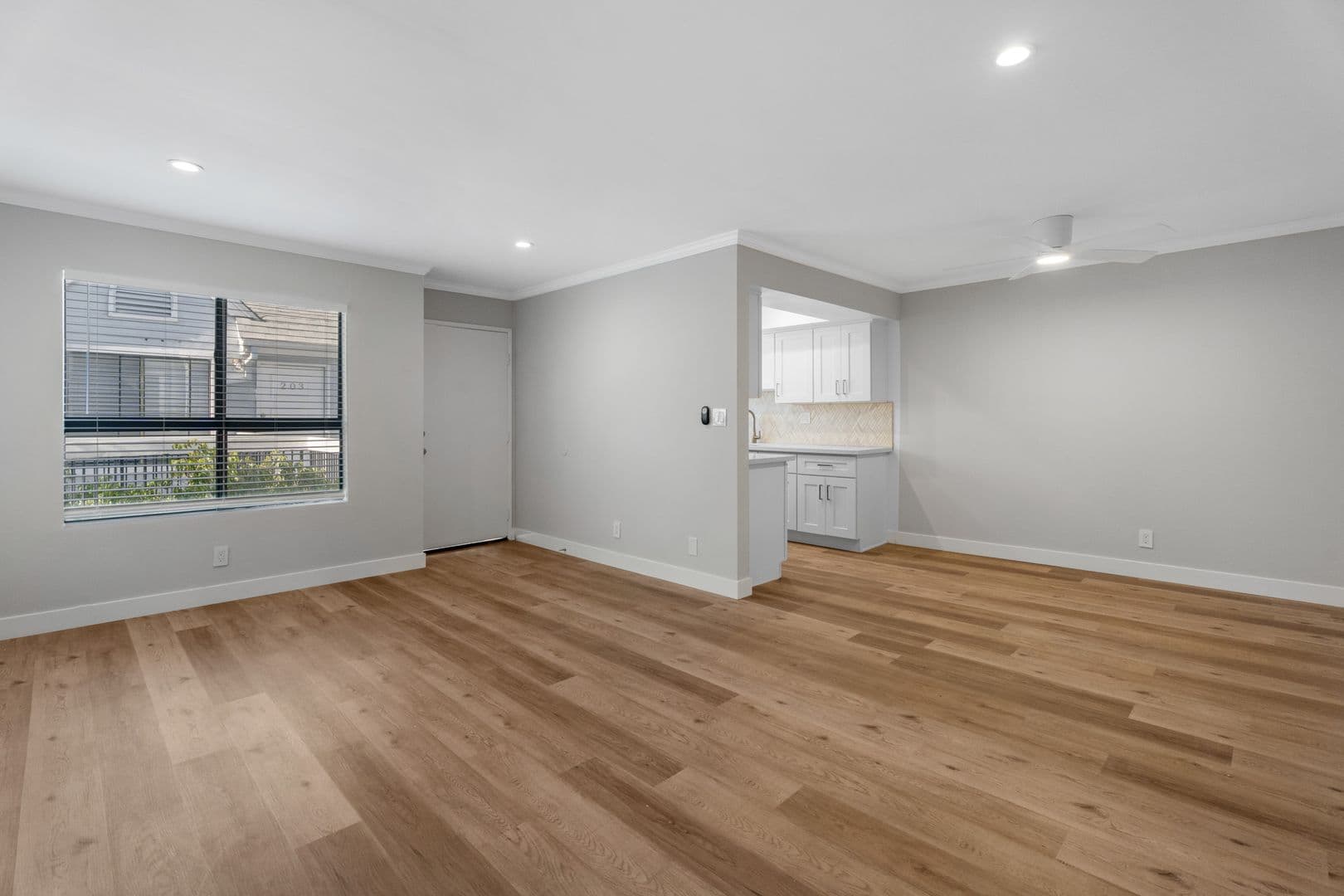 Burbank Apartment: 1815 W Alameda Ave